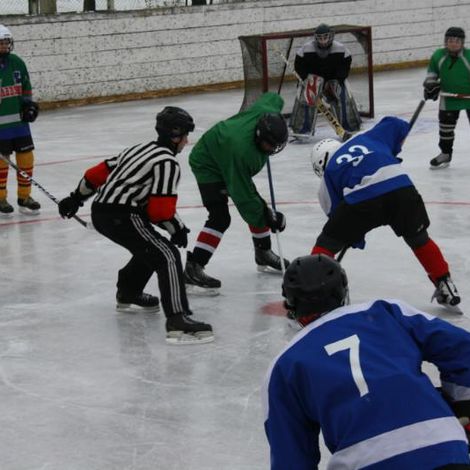 Юношеская команда «Славяне» на турнире по хоккею с шайбой среди юношей Усольского района «Золотая шайба»